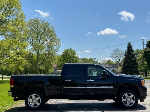 Used 2011 GMC Sierra 2500 Denali w/ Suspension Package, Off-Road AWD/4WD image 9