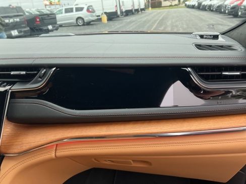 Used 2024 Jeep Grand Cherokee Summit image 16