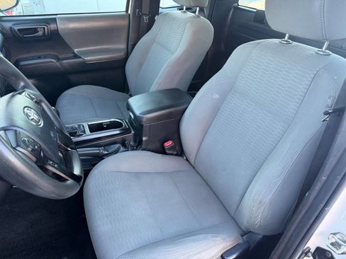 Used 2018 Toyota Tacoma SR image 13
