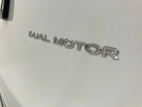 Used 2022 Tesla Model Y Long Range image 13