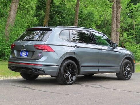 Used 2024 Volkswagen Tiguan SE R-Line AWD/4WD image 3