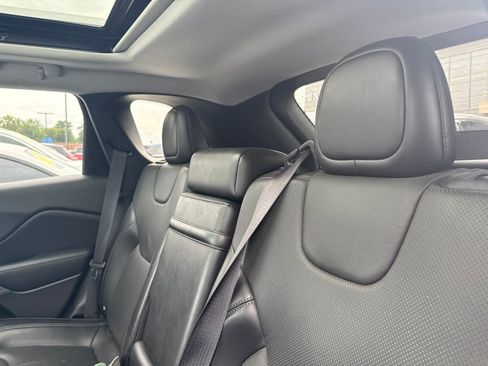 Used 2019 Jeep Cherokee Limited w/ Trailer Tow Group AWD/4WD image 4