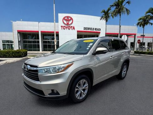 Used 2015 Toyota Highlander XLE FWD image 3