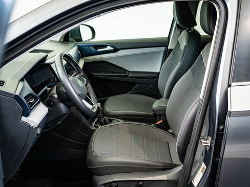 Used 2024 Volkswagen Taos SE image 21