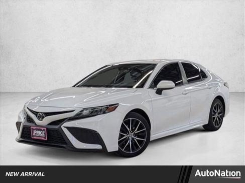 Used 2021 Toyota Camry SE image 1