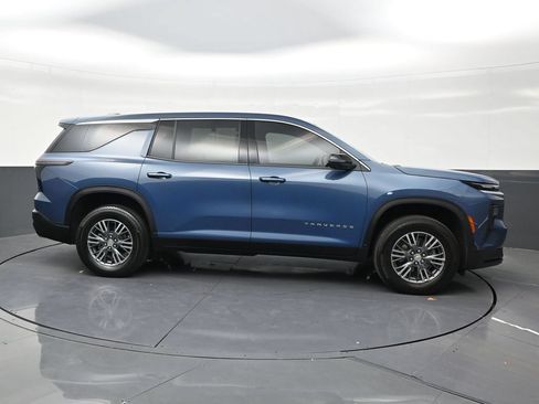 Used 2024 Chevrolet Traverse LS FWD image 6