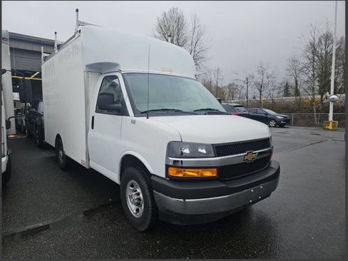 Used 2019 Chevrolet Express 3500 w/ Power Convenience Package image 2