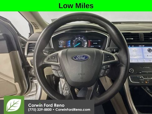 Used 2019 Ford Fusion SE FWD image 11