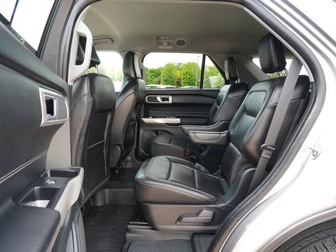 Used 2023 Ford Explorer XLT w/ Equipment Group 202A AWD/4WD image 21