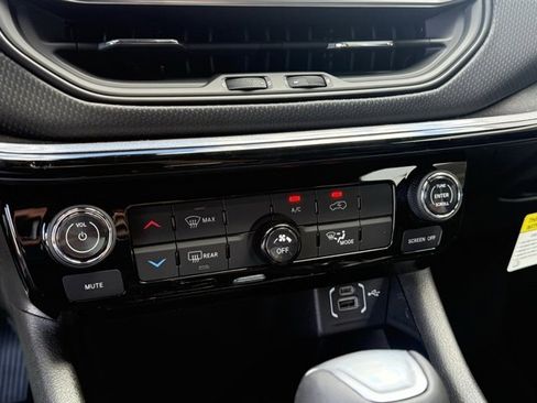 New 2026 Jeep Compass Latitude image 19