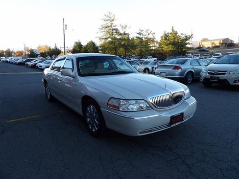 Used 2007 Lincoln Town Car Designer Series image 5
