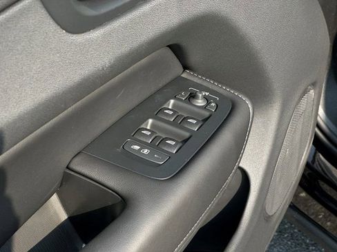 Certified 2025 Volvo XC60 B5 Ultra w/ Protection Package Premier image 18