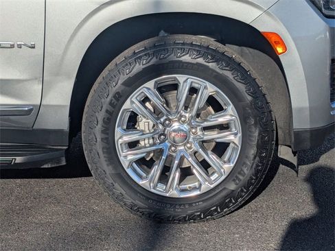 Used 2023 GMC Yukon SLT w/ SLT Premium Package image 10