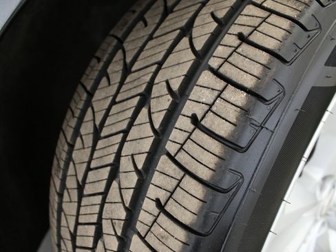 Used 2017 Chevrolet Malibu LT image 38