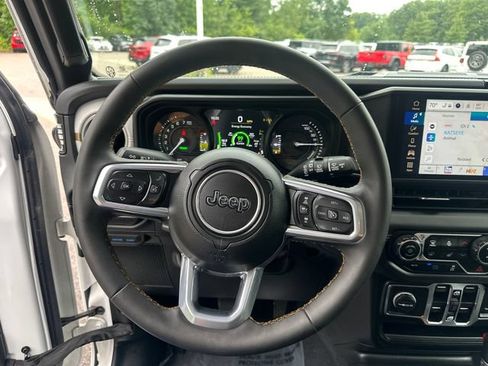 Used 2024 Jeep Wrangler Unlimited Sahara AWD/4WD image 31