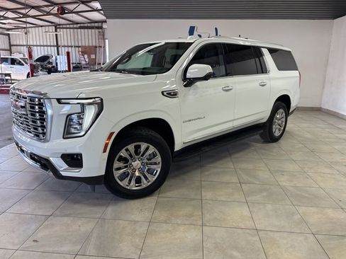 Used 2025 GMC Yukon XL Denali AWD/4WD image 12