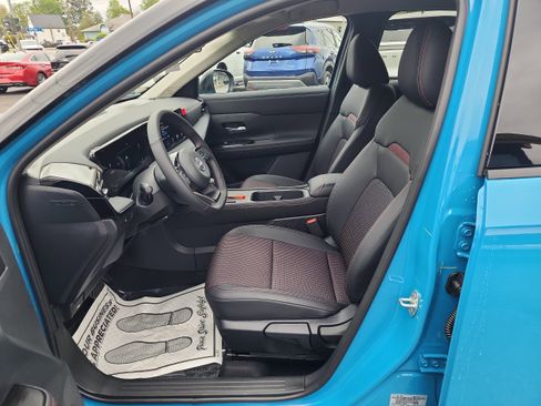New 2026 Nissan Kicks SR w/ Cold Weather Package AWD/4WD image 11