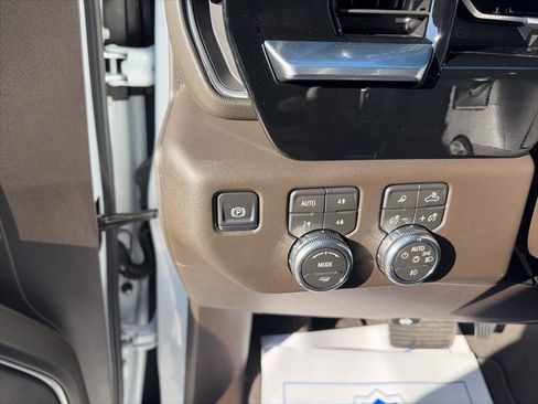 New 2026 GMC Sierra 1500 SLT image 19