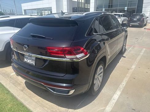 Used 2021 Volkswagen Atlas Cross Sport SE w/ Panoramic Sunroof Package FWD image 4