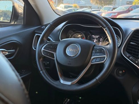 Used 2021 Jeep Cherokee Latitude Plus image 18