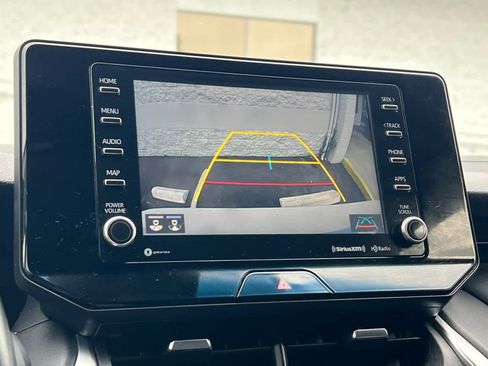 Used 2022 Toyota Venza LE image 20