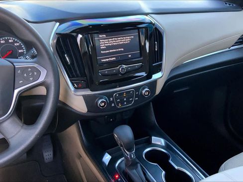 Used 2022 Chevrolet Traverse LS image 6