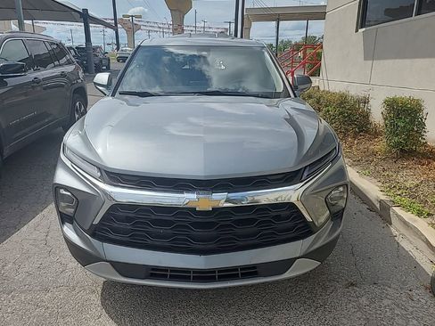 Used 2025 Chevrolet Blazer LT FWD image 4