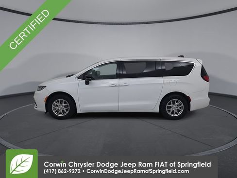 Used 2024 Chrysler Pacifica Touring-L FWD image 9