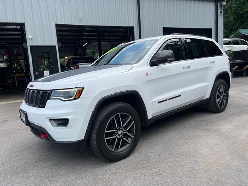 Used 2018 Jeep Grand Cherokee Trailhawk w/ Trailhawk Luxury Group AWD/4WD image 4