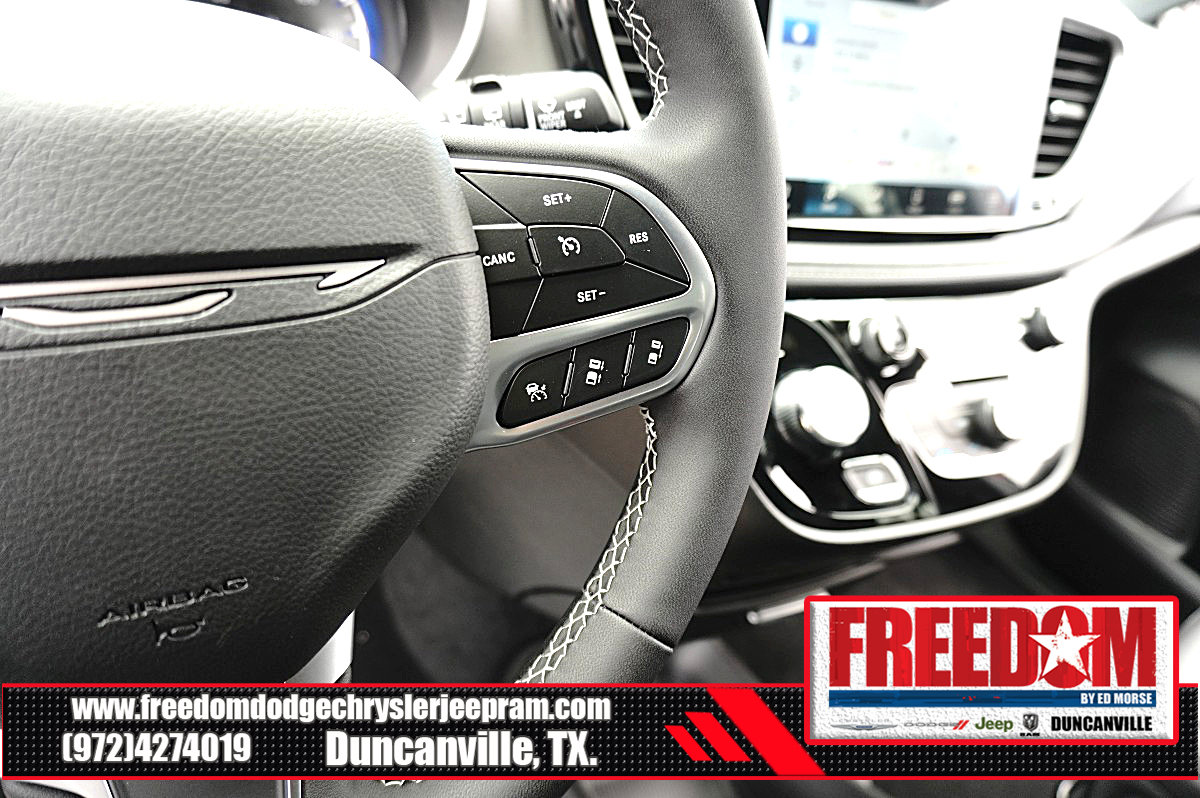 New 2027 Chrysler Pacifica Select FWD image 28