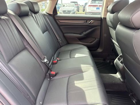 Used 2018 Honda Accord Touring image 9