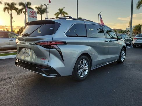 Used 2023 Toyota Sienna XSE image 10