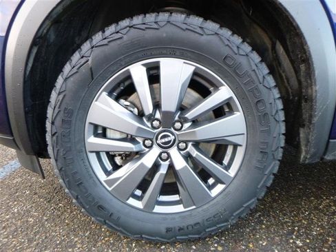 Used 2024 Nissan Pathfinder SV image 24