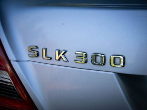 Used 2009 Mercedes-Benz SLK 300 image 16