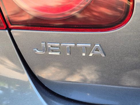Used 2010 Volkswagen Jetta S image 25