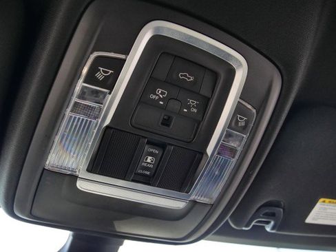 Used 2019 RAM 2500 Laramie w/ Black Appearance Package image 19