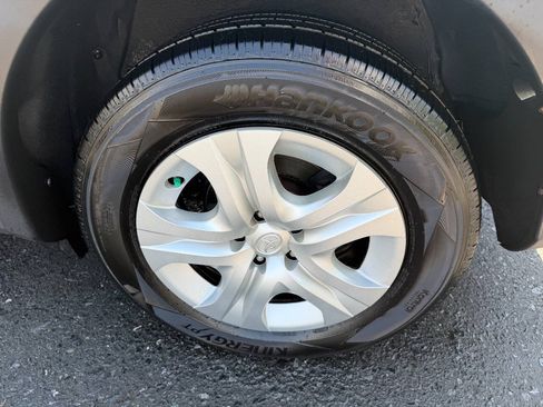Used 2013 Toyota RAV4 LE AWD/4WD image 12