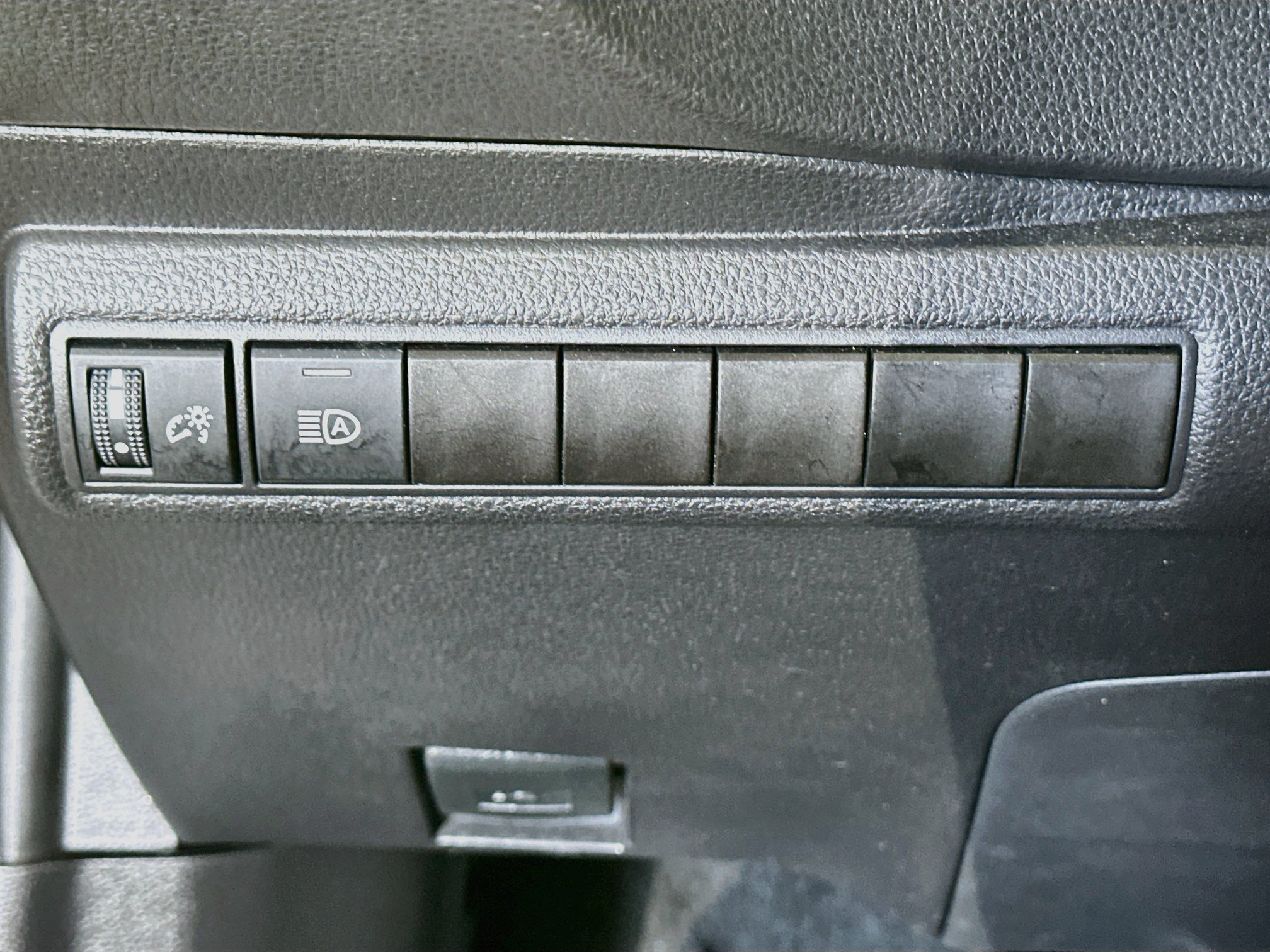 Used 2025 Toyota Corolla LE FWD image 16