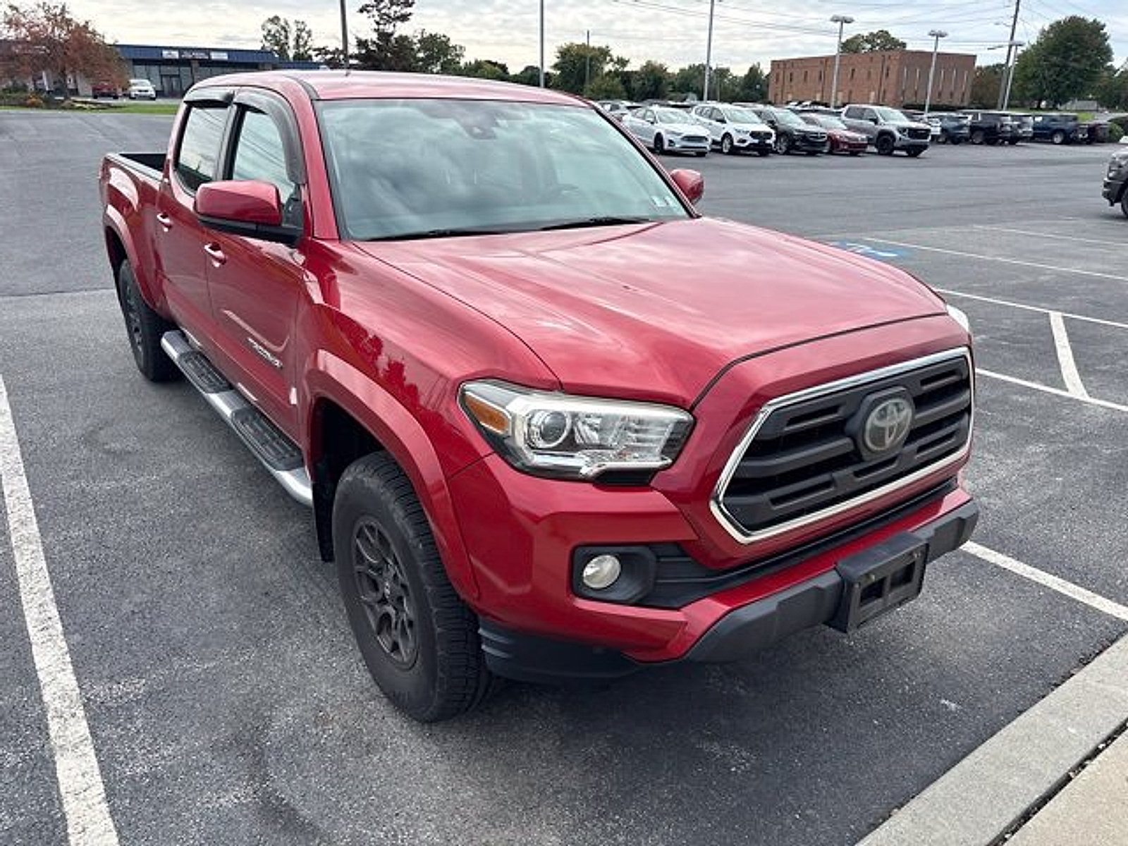 Used 2018 Toyota Tacoma SR5 AWD/4WD image 4