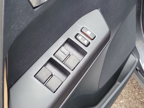 Used 2018 Toyota RAV4 XLE FWD image 14