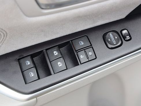 Used 2015 Toyota Camry XSE image 16