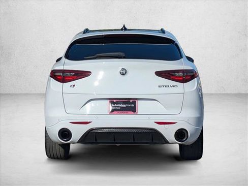Used 2022 Alfa Romeo Stelvio Veloce image 7