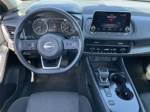 Used 2024 Nissan Rogue SV image 11