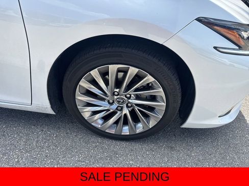 Used 2022 Lexus ES 300h Ultra Luxury w/ Accessory Package image 15