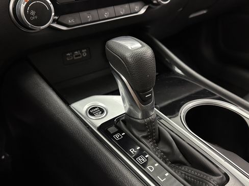 Used 2024 Nissan Altima 2.5 SV image 16