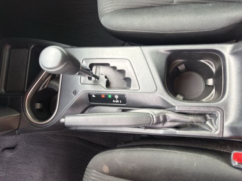 Used 2018 Toyota RAV4 LE FWD image 21