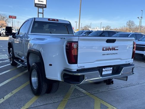 Used 2024 GMC Sierra 3500 SLE w/ SLE Convenience Package image 9