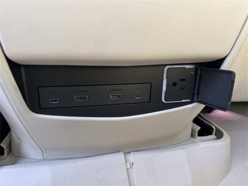 Certified 2025 Cadillac Escalade ESV Premium Luxury Platinum w/ LPO, Radiant Package image 20