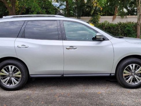 Used 2020 Nissan Pathfinder SV image 8