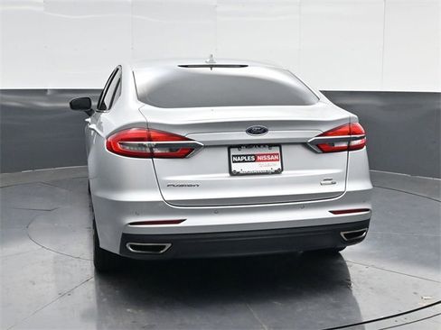 Used 2019 Ford Fusion SE image 4